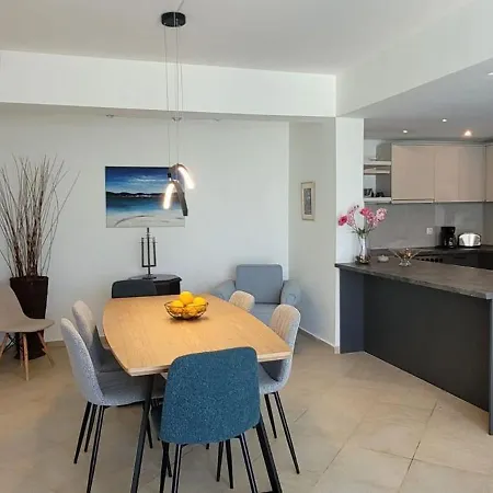 Spacious With Private Pool And Sea View, Just 150 Meters From The Sea *