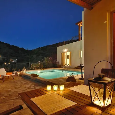 Spacious With Private Pool And Sea View, Just 150 Meters From The Sea