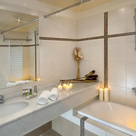 Spacious With Private Pool And Sea View, Just 150 Meters From The Sea ヴィラ