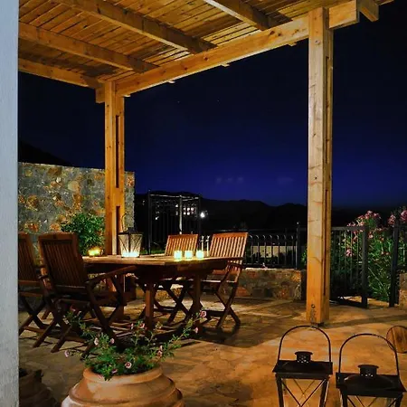 Spacious With Private Pool And Sea View, Just 150 Meters From The Sea ヴィラ Istron